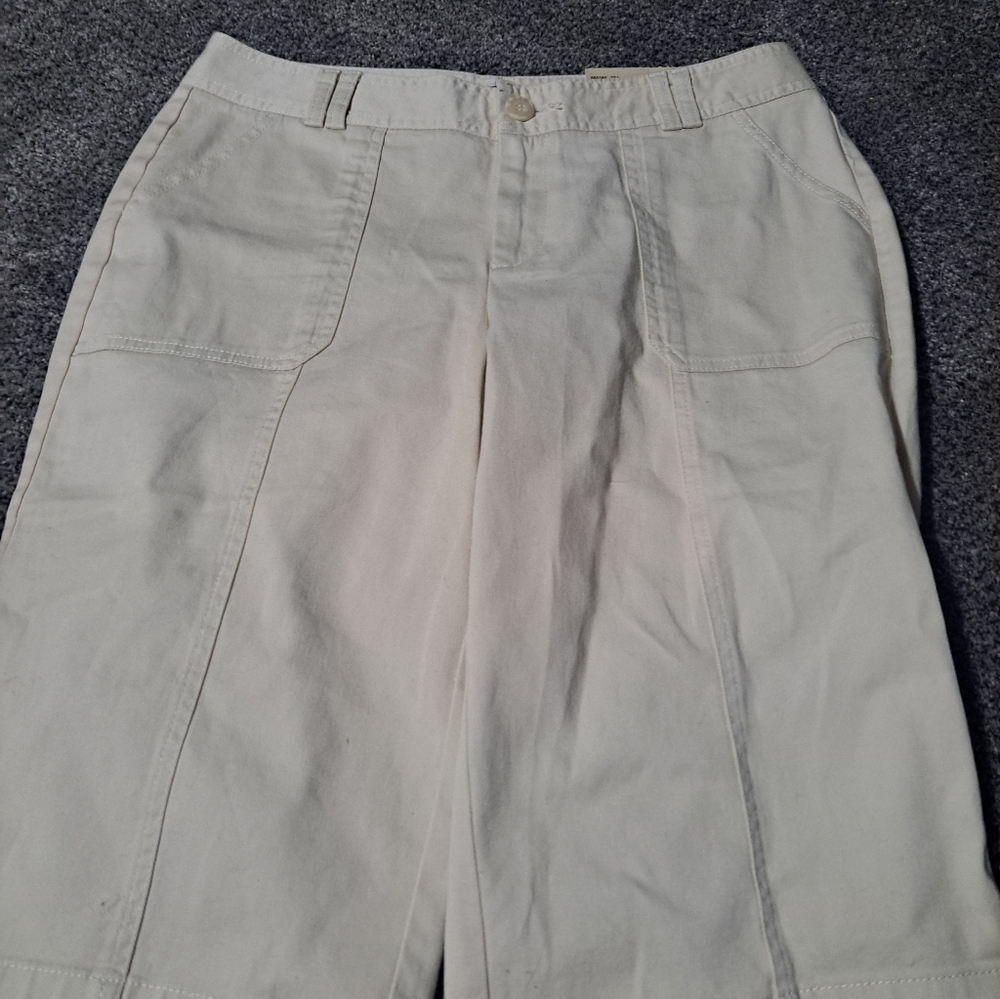 Dockers Cream Knee-Length Stretch Capri